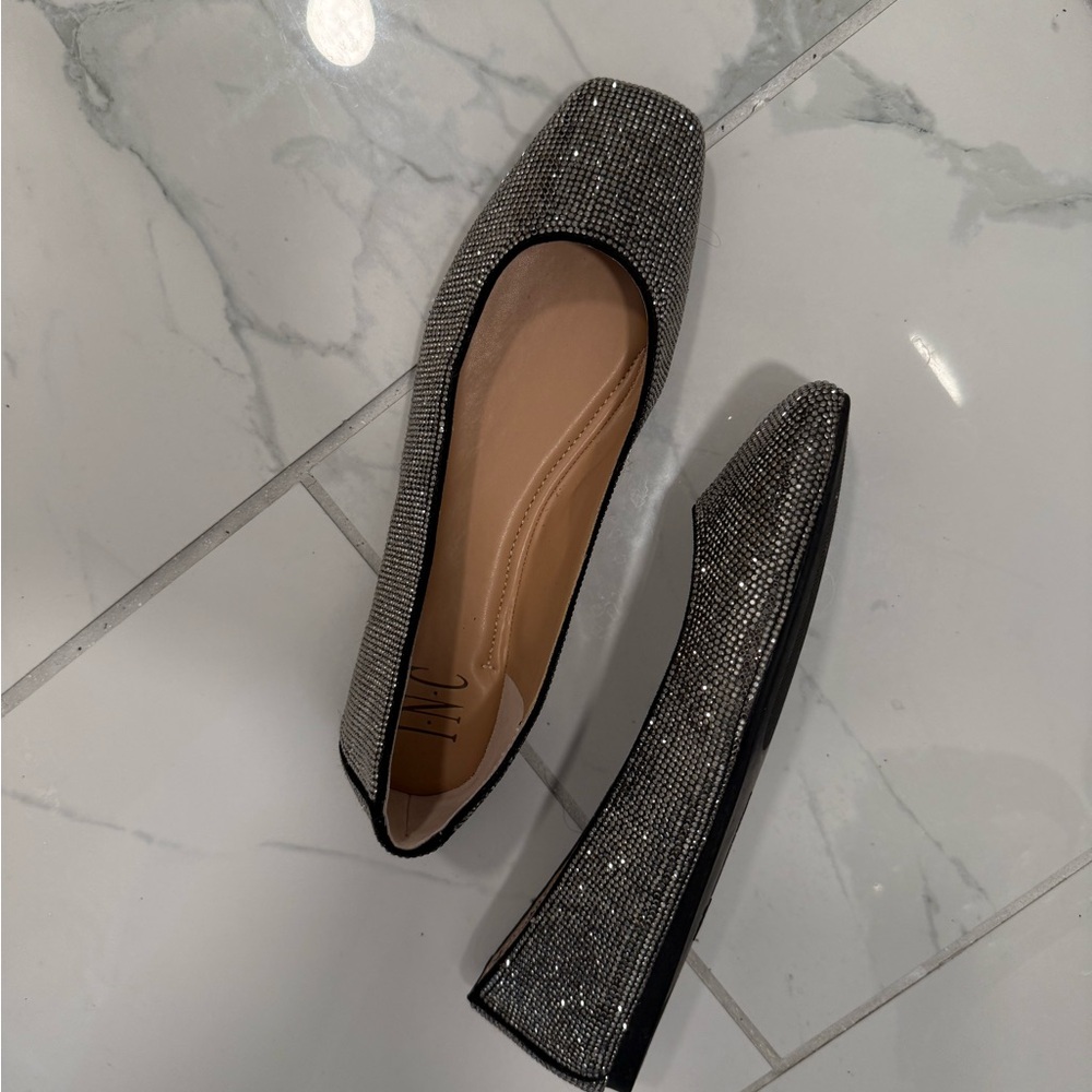 Elegant Black and Silver Women's Flats